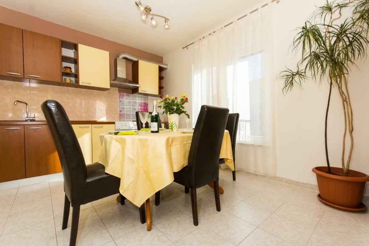 Apartman Ruza Apartment โตรกีร์ ภายนอก รูปภาพ